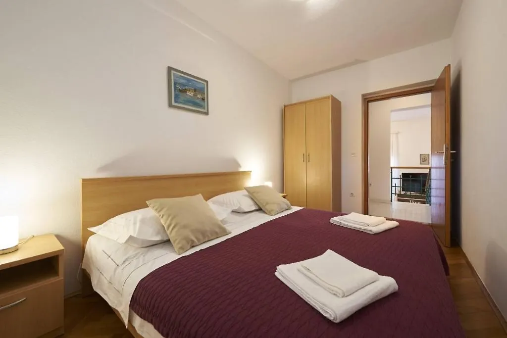 Apartment In Slatine With Terrace, Air Conditioning, Wi-Fi Trogir