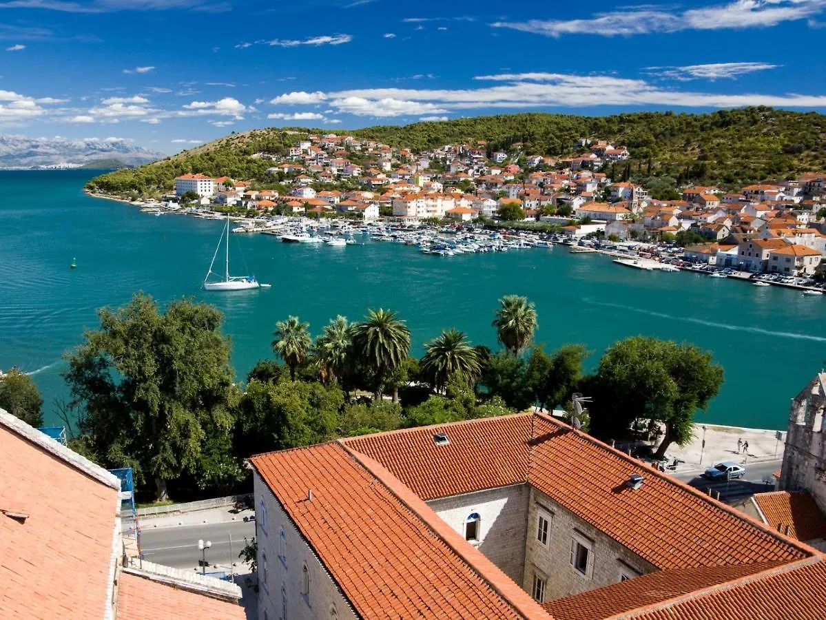 Apartment In Slatine With Terrace, Air Conditioning, Wi-Fi Trogir