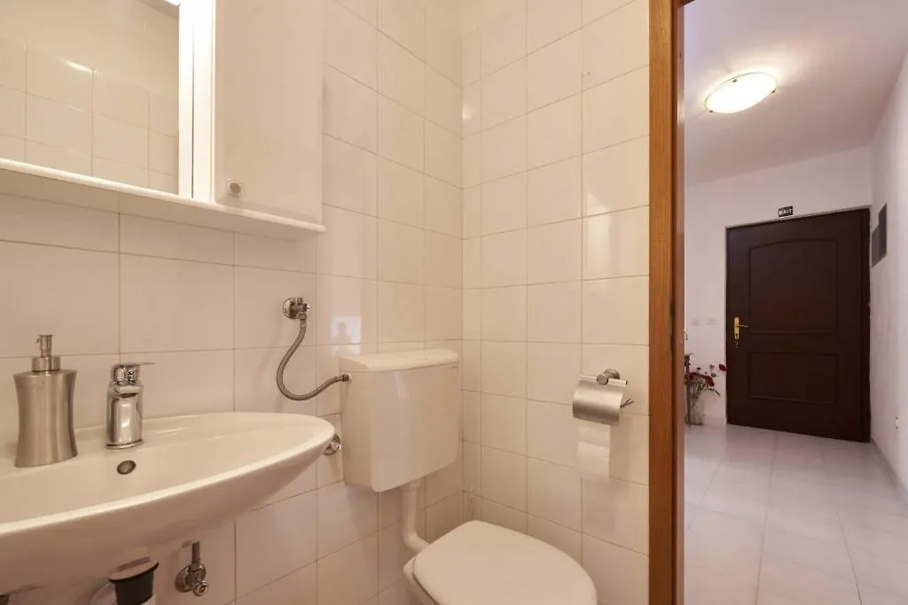 Apartment In Slatine With Terrace, Air Conditioning, Wi-Fi Trogir