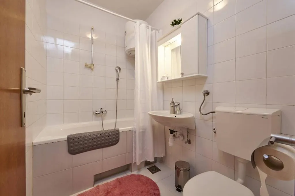 Apartment In Slatine With Terrace, Air Conditioning, Wi-Fi Trogir